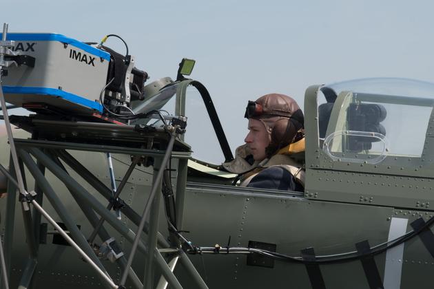 IMAX摄影机拍摄战斗机场景1