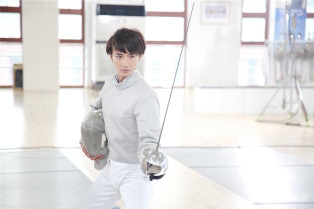 《进击吧闪电》首播 冯文娟化身击剑天才英雄