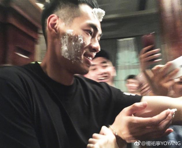 杨佑宁生日舒淇搞笑送祝福:杨幼稚快长大|杨佑