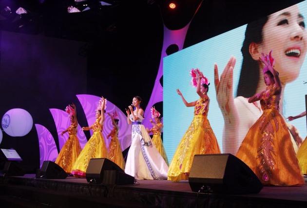 青橙文化拍摄《爱是一座城》MV 杨乐演唱受热