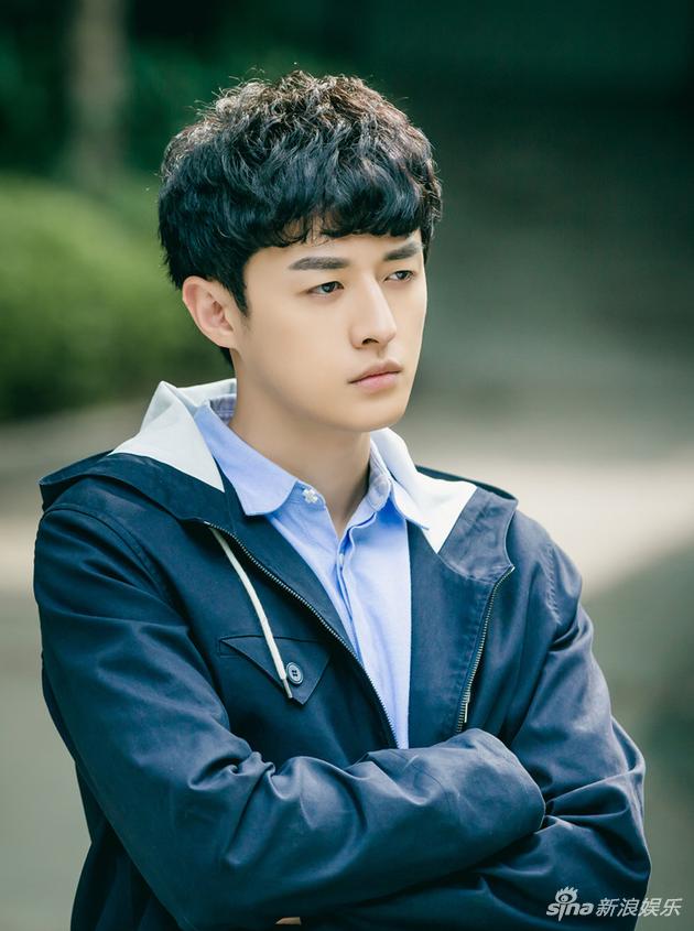 胡耘豪《寻人大师》化身套路男 展高冷反差萌