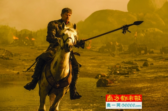 詹姆不惧生死，手握长枪纵马直击火龙的场景，为其吸粉无数