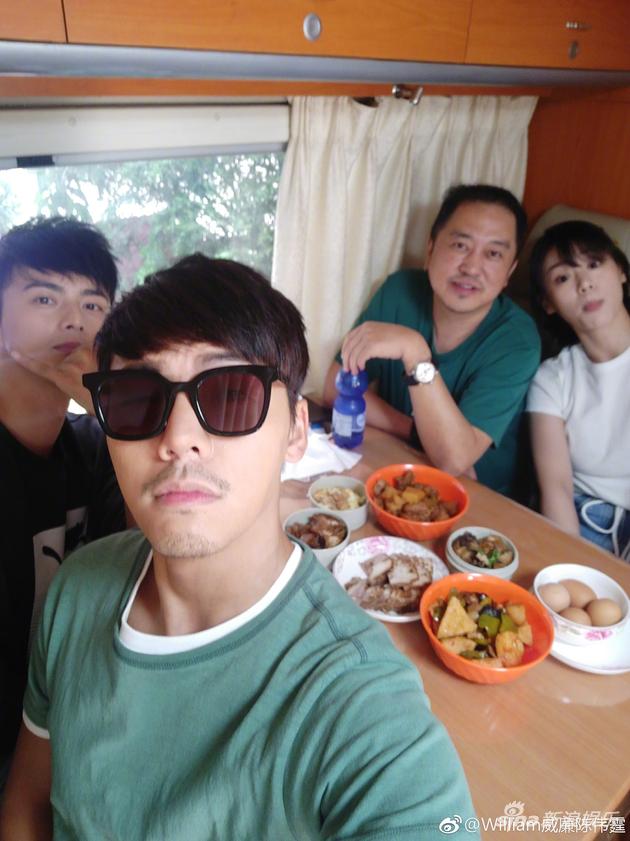 陈伟霆与马思纯自拍