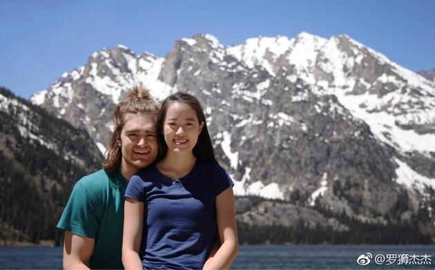 包子空降现场求婚罗狮杰撒狗粮_新浪娱乐_新