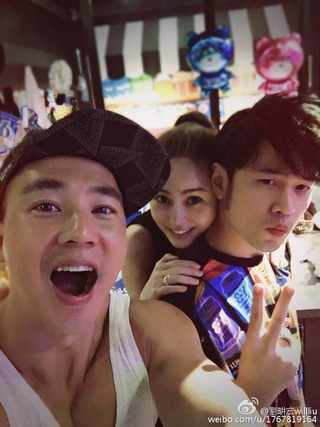 周杰伦昆凌刘畊宏合影