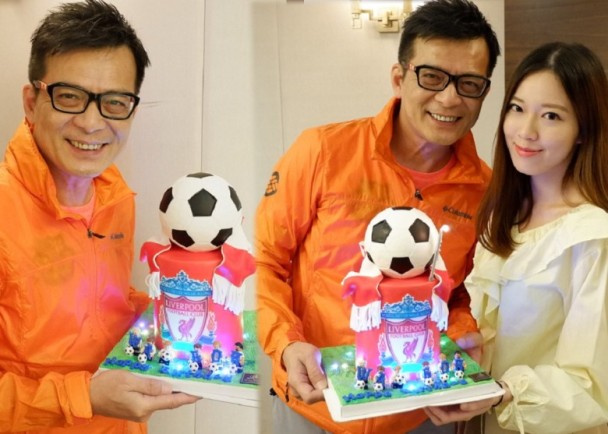 黄日华56岁生日!女儿黄芷晴送足球蛋糕