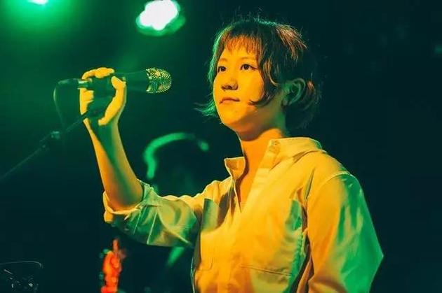 万晓利陀螺简谱_万晓利的女儿万畅(2)