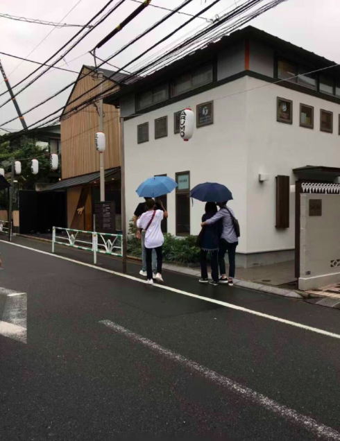 王丽坤疑似从背后抱住林更新