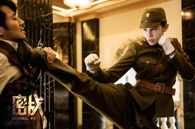 张蓝心饰秋山雅子