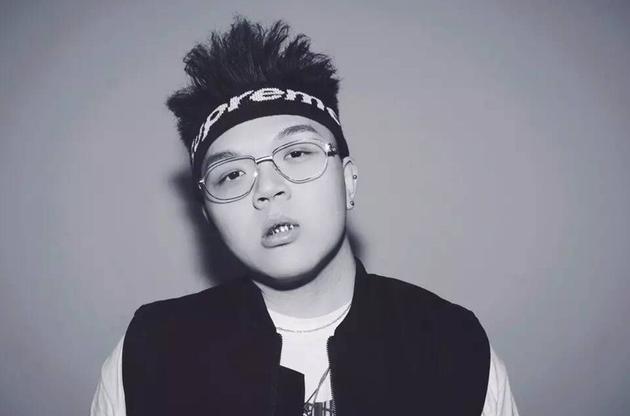 嘻哈歌手成代言宠儿:艾福杰尼自黑“脸大”|嘻哈|艾福杰尼|TT_新浪娱乐_新浪网