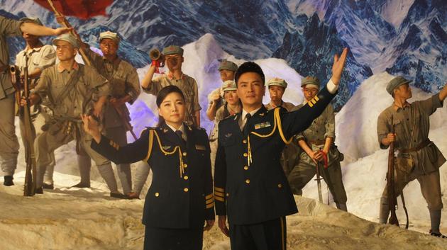 王莉汤非《不忘初心》抒军旅情怀献礼十九大|