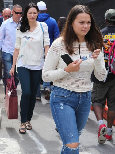 邓文迪和女儿离开