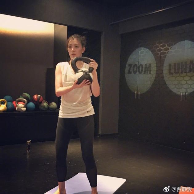 贾静雯素颜健身