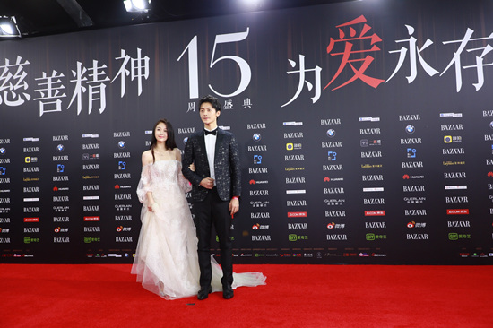 虞书欣芭莎慈善夜助力公益 圆 气少女频获赞|虞