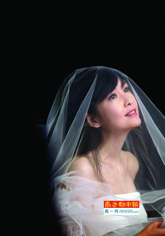50岁周慧敏依然玉女