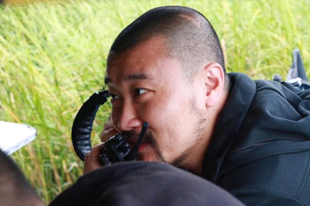导演吴奇片场照