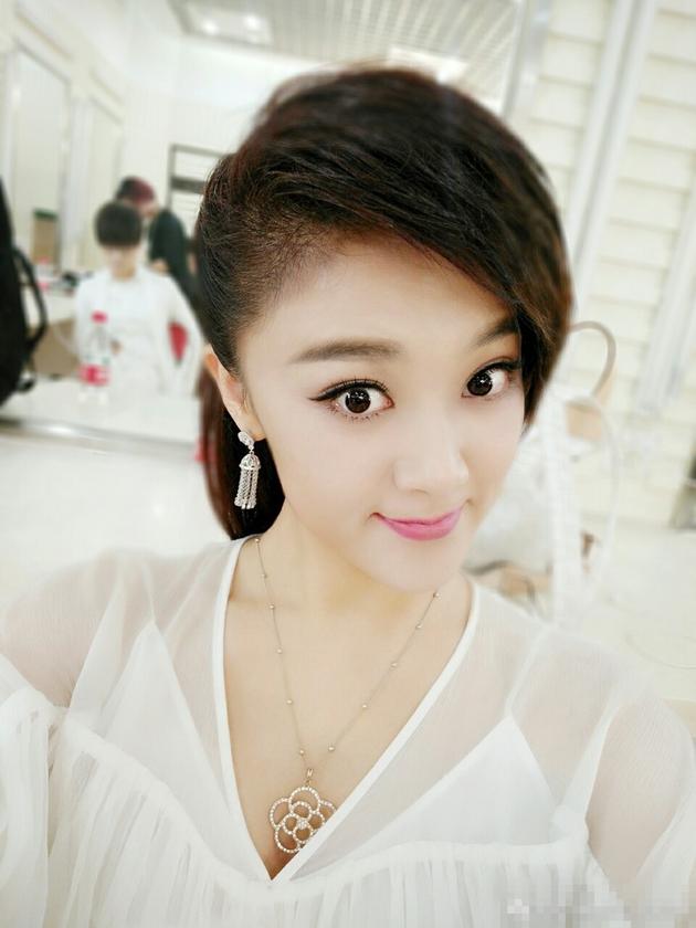 王小玮发誓称把姓倒过来写 网友:可以跟老公姓|王小玮|玖月奇迹|表情包_新浪娱乐_新浪网