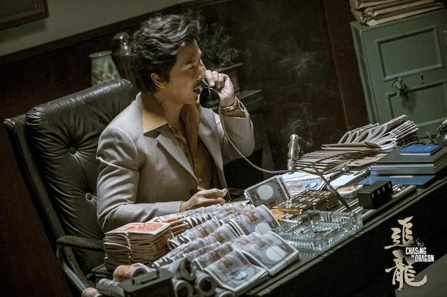 甄子丹《追龙》定制“跛豪脸” 每天化妆3个小时|甄子丹|追龙_新浪娱乐_新浪网