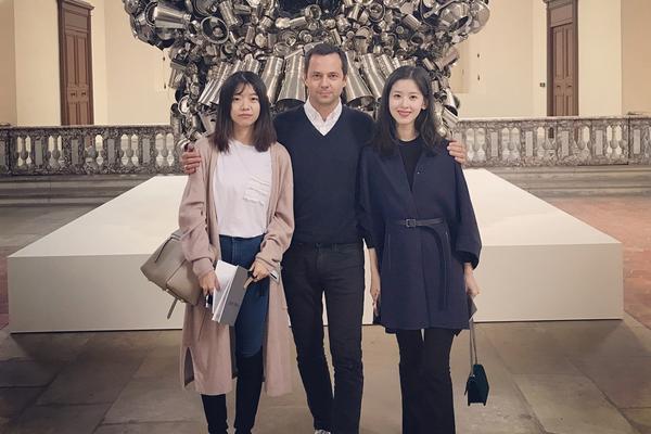 小女孩被害前四张照片-乐鱼app(leyu)官方网站-乐鱼官网