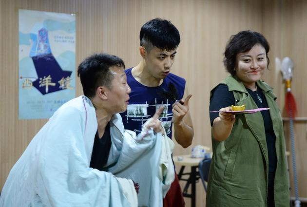 话剧《西洋钟》排练