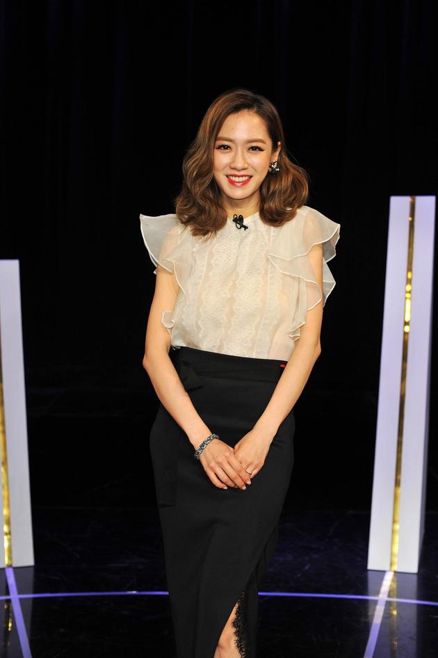 杨千霈第八度主持金马红毯