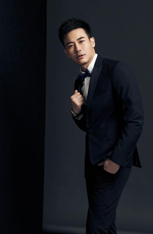 天菜主播刘杰中首度主持金马红毯