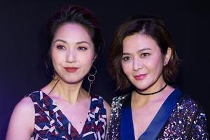 关之琳自信秀美腿 与杨千嬅比美不输阵