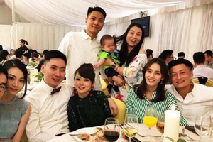 又发糖！余文乐大方携女友参加好友婚礼