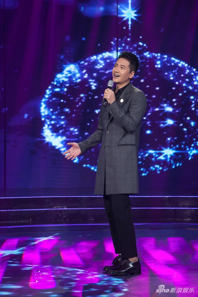 何晟铭《爱的供养》经典再现 谭旋称其金牌搭