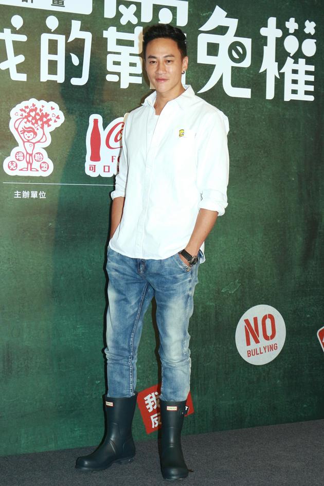何润东瘦了一大圈