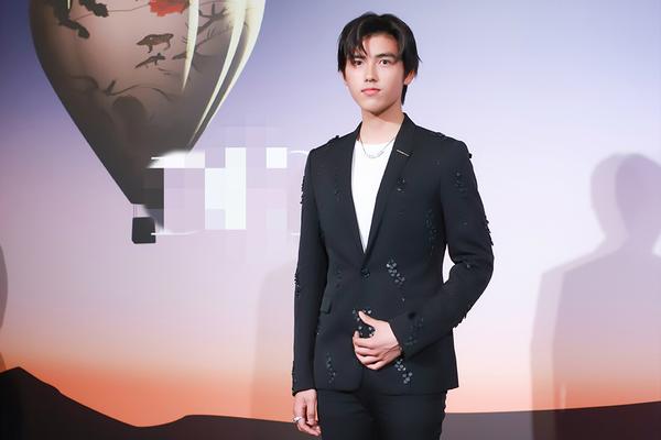 拜仁创纪录夺冠