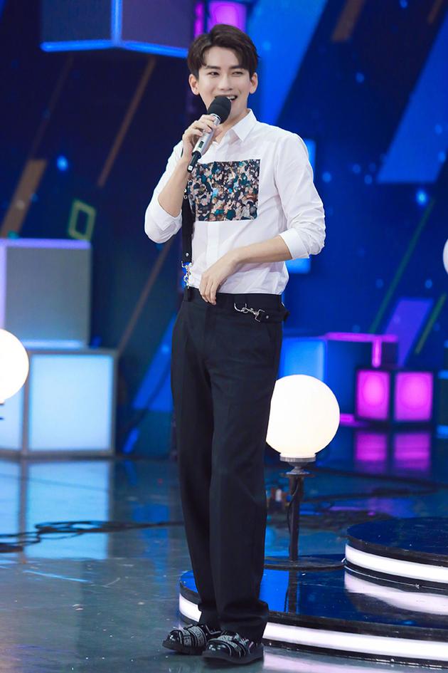 熊梓淇登快本音乐节 白云CP合体默契迸发|谭