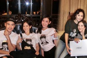 姐妹聚会！谢娜素颜遮孕肚助阵刘嘉玲