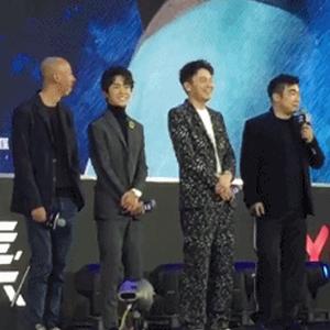 雷佳音易烊千玺同框 激动了!TF老boys雷佳音.