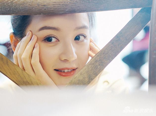 曾一萱眼神灵动可爱