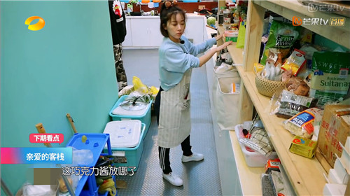 《亲爱的·客栈》阚清子接管厨房 煮鸡蛋不知生和熟
