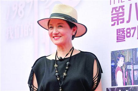 评论:邓婕得到了想要的人生 对粉丝来说确是遗憾
