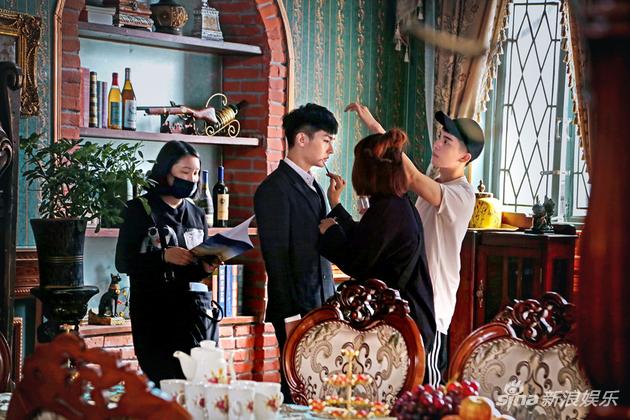 炎亚纶首演民国剧 《请赐我一双翅膀》横店开