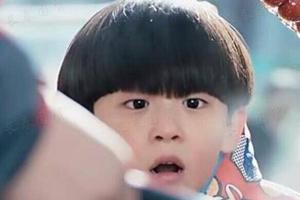 赵本山8岁外孙正脸曝光 五官精致有灵气