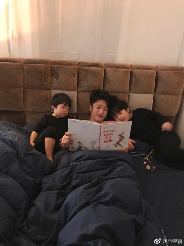 邹市明给两个儿子讲故事