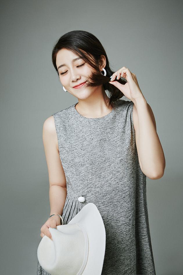 许明明新歌《你是不是》首发 唱出恋爱中的小情绪|许明明|你是不是|傻瓜_新浪娱乐_新浪网