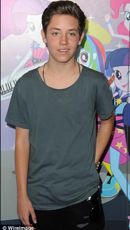 《无耻之徒》伊森-卡科夫斯基酒驾被捕|伊森-卡