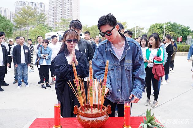 《青春抛物线》开机 李思琪化身排球女将追梦