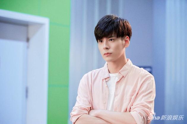 一身正气 魏哲鸣《路从今夜白》凛然拒绝家庭