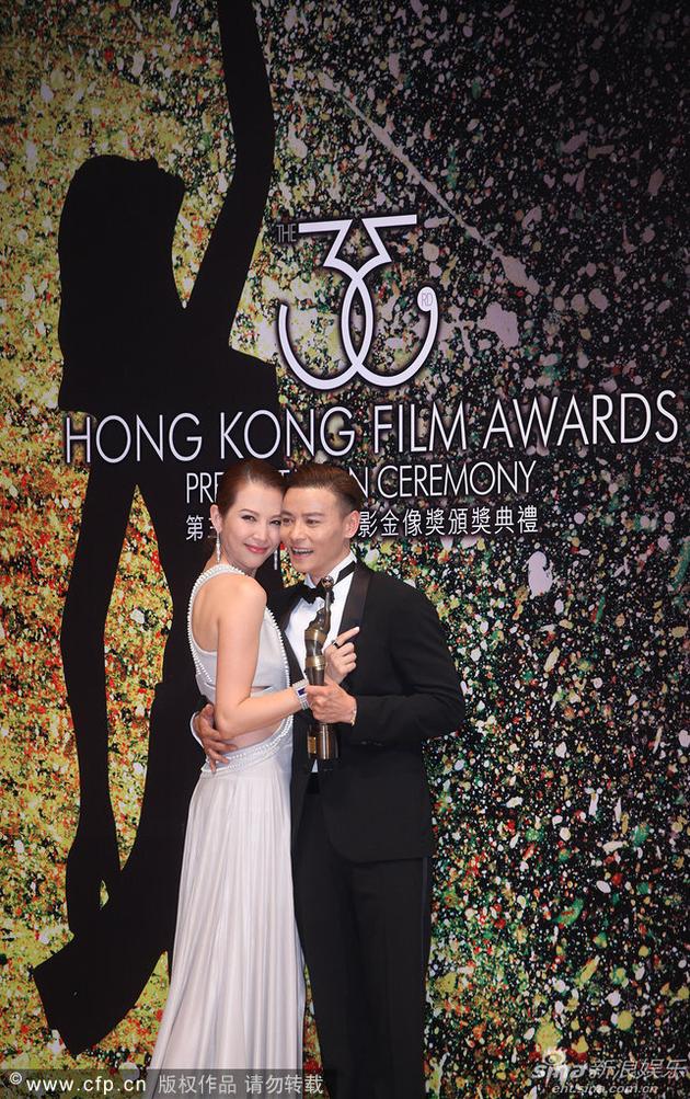 张晋凭《一代宗师》获金像奖，与蔡少芬一起庆祝