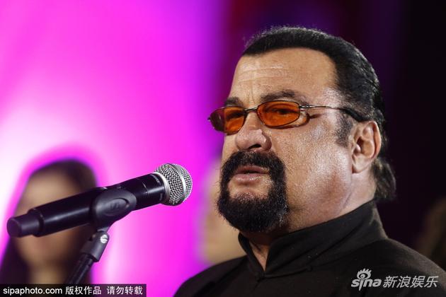 陷入丑闻的动作巨星史蒂芬席格（Steven Seagal）