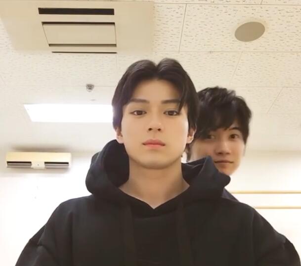 新田真剑佑更新社交软件 与神木隆之介互动超