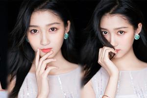 关晓彤做主持唯美似小仙女