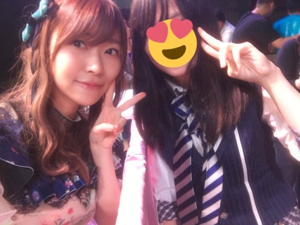 指原莉乃与台湾女生合照