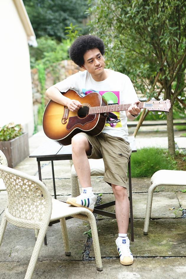 赵英俊演唱会获岳云鹏支持 手写卡片不忘抖包袱